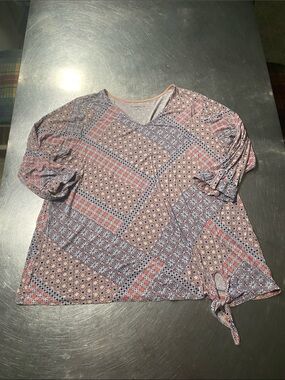 Croft & Barrow 2XWomen’s V-Neck Patterned Tie-Hem Top in Coral and Blue